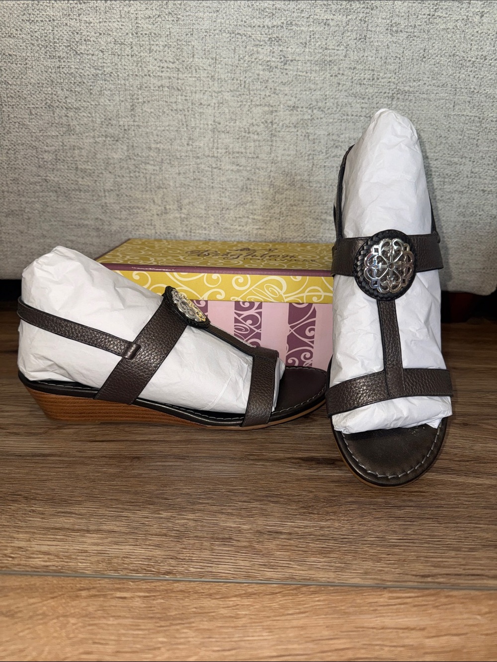 Brighton Ferrara Medallion Layna Leather Wedge Sandals - 10M pewter